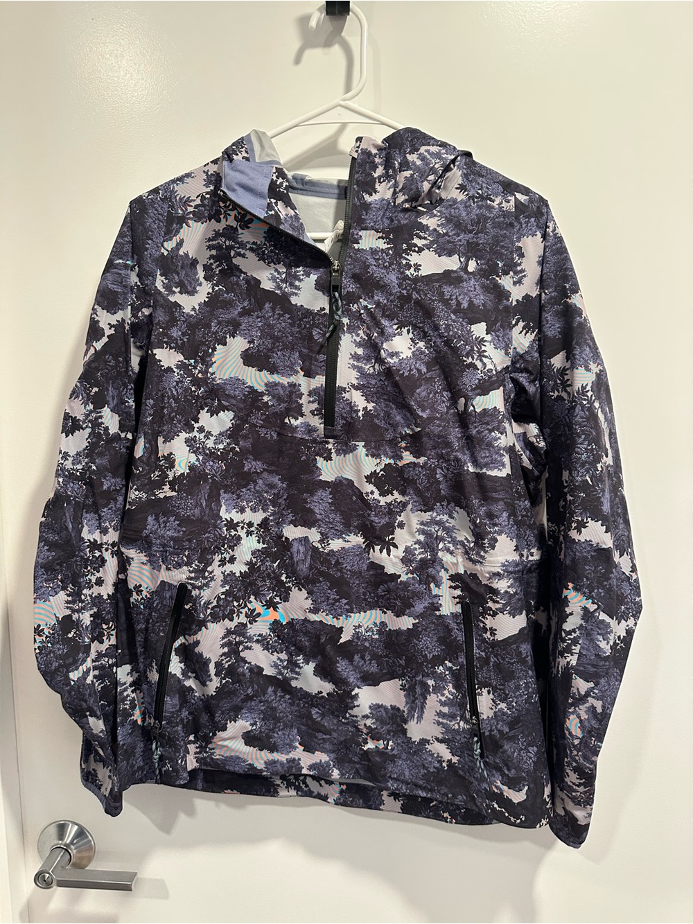 Lululemon windbreaker size 6